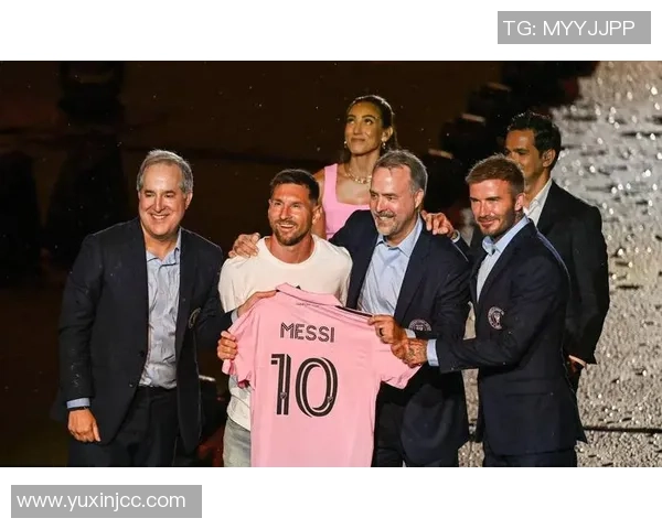 梅西衬衫热潮来袭足球明星的时尚之选引领潮流风向标